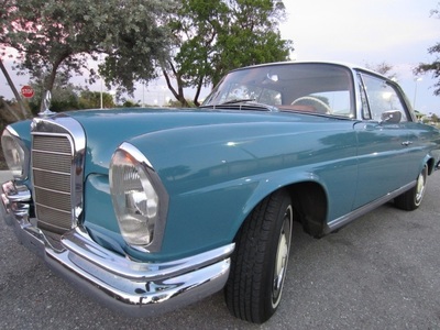 1966 Mercedes-Benz 250 Sedan