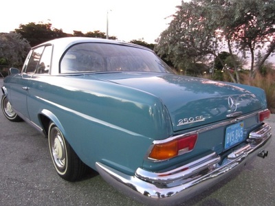 1966 Mercedes-Benz 250 Sedan