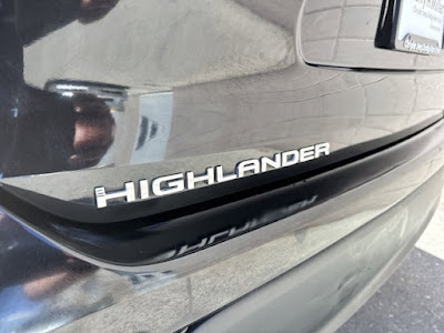 2021 Toyota Highlander XLE AWD! ONE OWNER!