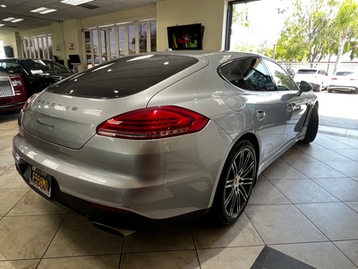 2016 Porsche Panamera 4