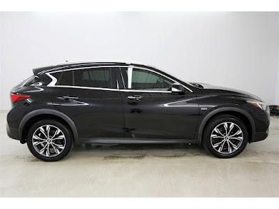 2018 INFINITI QX30 Premium