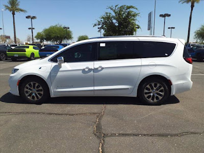 2024 Chrysler Pacifica Hybrid Pinnacle