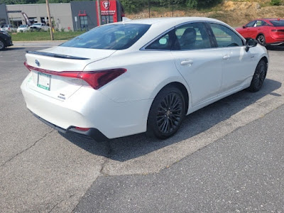 2021 Toyota Avalon Hybrid XSE