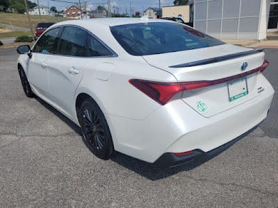 2021 Toyota Avalon Hybrid XSE