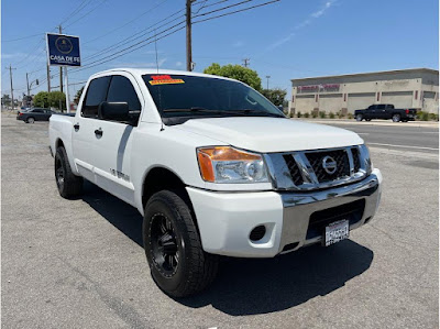 2012 Nissan Titan Crew Cab SV Pickup 4D 5 1/2 ft