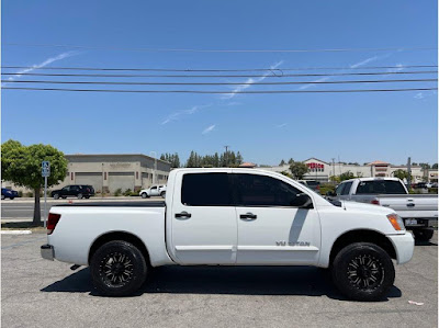 2012 Nissan Titan Crew Cab SV Pickup 4D 5 1/2 ft