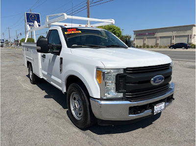 2017 Ford F350 Super Duty Crew Cab & Cha XL Cab & Chassis 4D