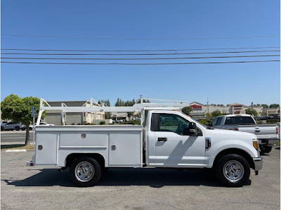 2017 Ford F350 Super Duty Crew Cab & Cha XL Cab & Chassis 4D