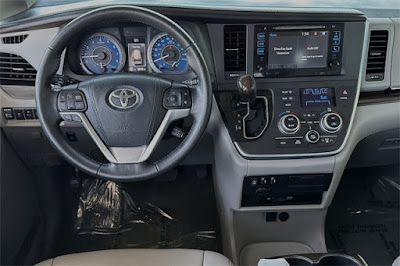 2016 Toyota Sienna XLE