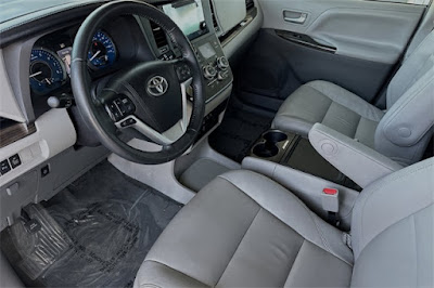 2016 Toyota Sienna XLE