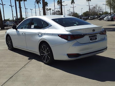 2024 Lexus ES 300h