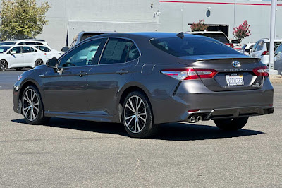 2020 Toyota Camry Hybrid SE