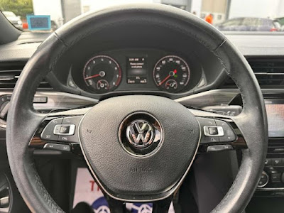 2022 Volkswagen Passat 2.0T R-Line