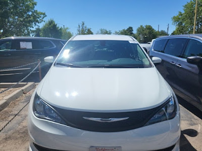 2022 Chrysler Voyager LX