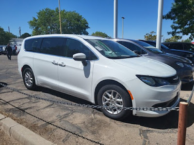 2022 Chrysler Voyager LX