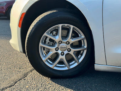 2022 Chrysler Voyager LX