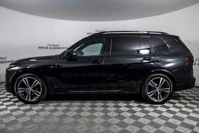 2023 BMW X7 M60i